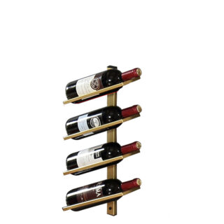 Une étagère murale colonne vin de couleur dorée avec des bouteilles