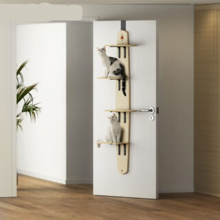 étagère murale pour chat poser sur une porte avec 2 chats poser dessus