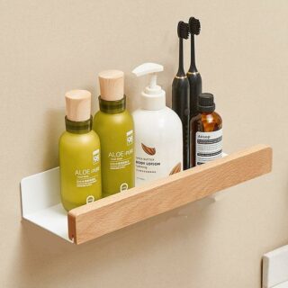 Étagère murale de rangement en bois et aluminium pour salle de bain fixée sur un mur