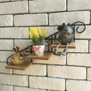 Etagère murale vintage en forme d'escaliers en bois et métal