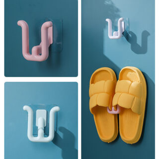 3 photos d'étagère pantoufles murale rose, bleu et blanc et une dernière avec une paire de chaussons claquettes jaune suspendues que une étagère pantoufles murale