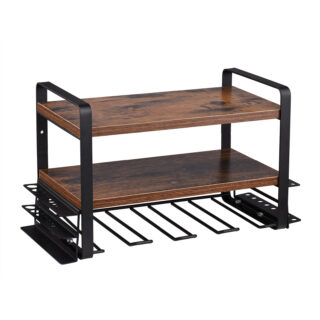 Une étagère murale de garage en bois brut et en métal noir sur un fond blanc.