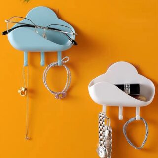 2 minis étagères en forme de nuage bleu et blanc sur un mur jaune