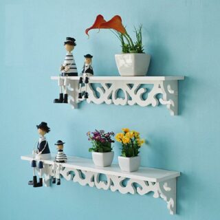 Etagères blanches style vintage sculptées