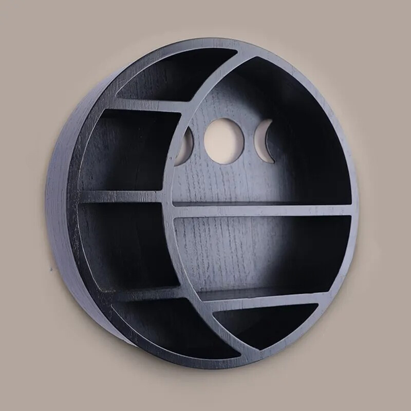 Étagère murale salon avec rangement en croissant de lune sur un mur marron clair