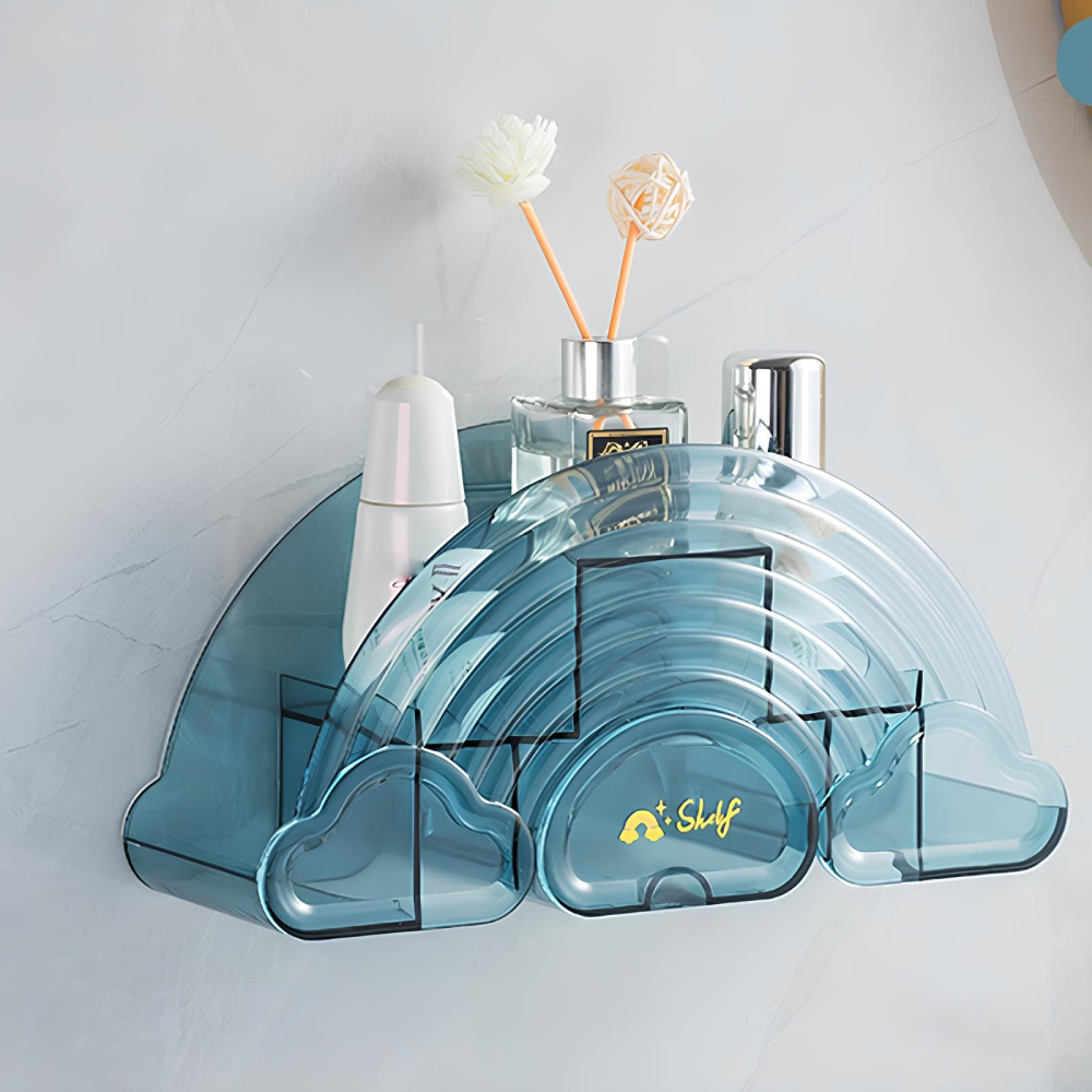 Étagère murale en plastique bleu en forme d'arc-en-ciel translucide. Fixée sur un mur gris clair, deux flacons et un parfum d'ambiance y sont rangés.